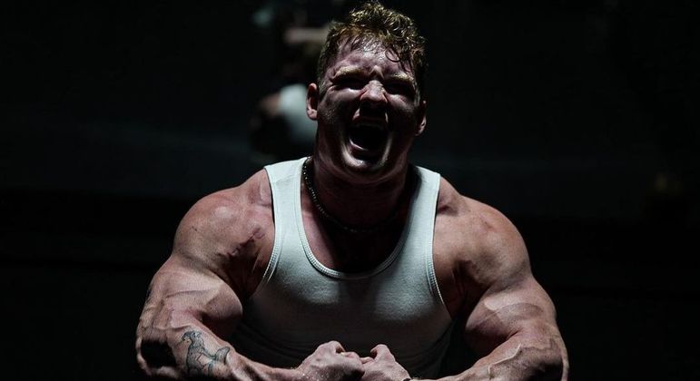 Ratushnyi começou a se dedicar ao fisiculturismo há cerca de quatro anos, quando tinha 15 anos. De lá para cá, ele abdicou da rotina de um adolescente comum para se dedicar aos treinos pesados exigidos por quem adota o bodybuilder como estilo de vida