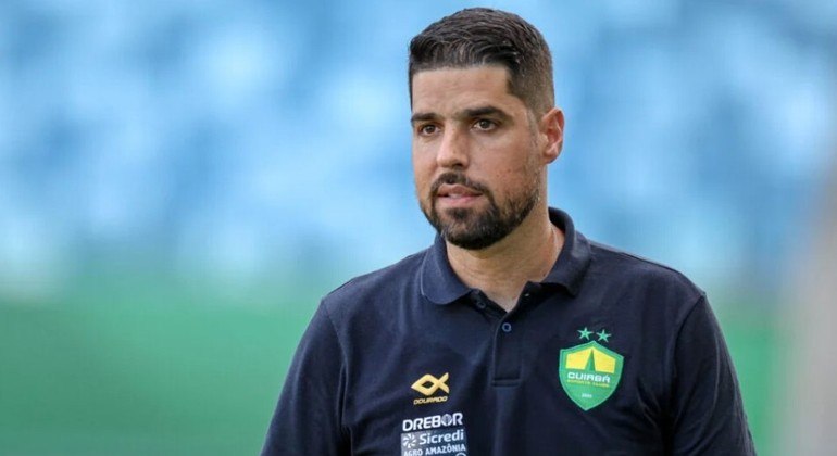 António Oliveira já dirigiu Cuiabá, Coritiba e Athletico no futebol brasileiro