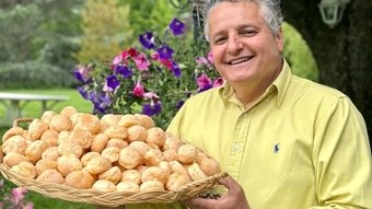Mineiro de Bom Despacho vai servir 60 kg de pães de queijo em festival de cinema em Paris