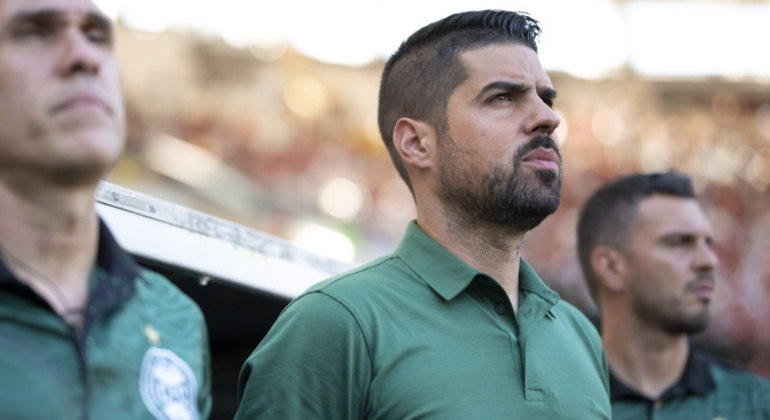 Português Antônio Oliveira estava sem vitórias havia seis jogos