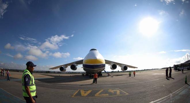 Aeronave trouxe a carga, comprada por uma empresa privada, da China 