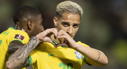 A CBF alega que não há condenação contra Antony. Mas acusações. Ele deve seguir com o time de Diniz