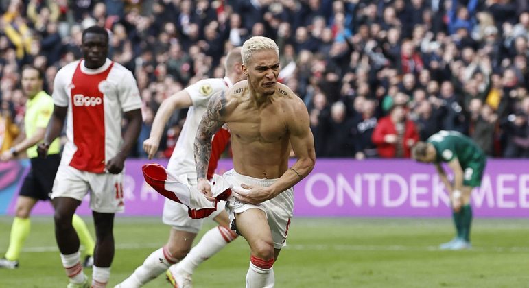 Antony vai para a guerra contra o Ajax. Força saída para o Manchester United. Clube inglês aceita pagar R$ 508 milhões pelo brasileiro