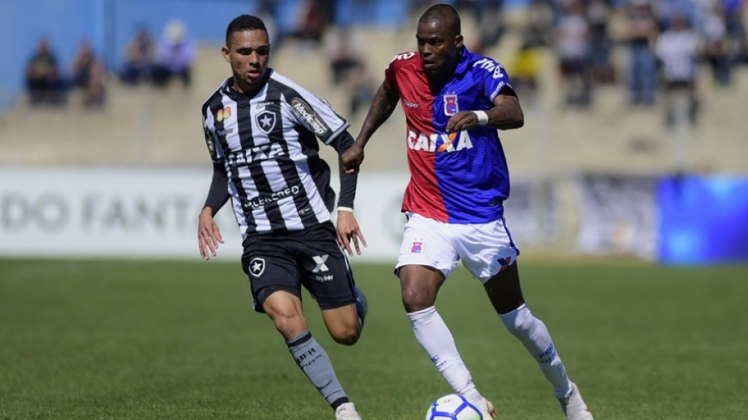 PARANÁ -Maicosuel -Após campanha fraca pelo São Paulo, Maicosuel teve seu retorno ao Paraná anunciado no final de julho. Depois do sucesso no Botafogo, o jogador encontra dificuldade para se firmar no futebol e ainda não convenceu no Paraná. Em seis jogos disputados, o meia-atacante fez três desarmes