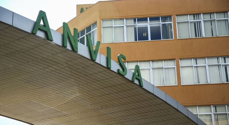 Anvisa diz ter recebido ataques depois de aprovar vacinação para crianças