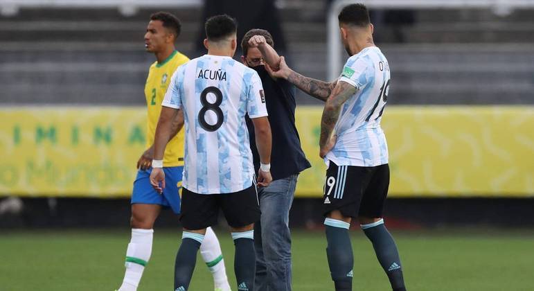 Fiscal da Anvisa entra em campo para retirar jogadores da Argentina
