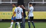 Fiscal da Anvisa entra em campo para retirar jogadores da Argentina