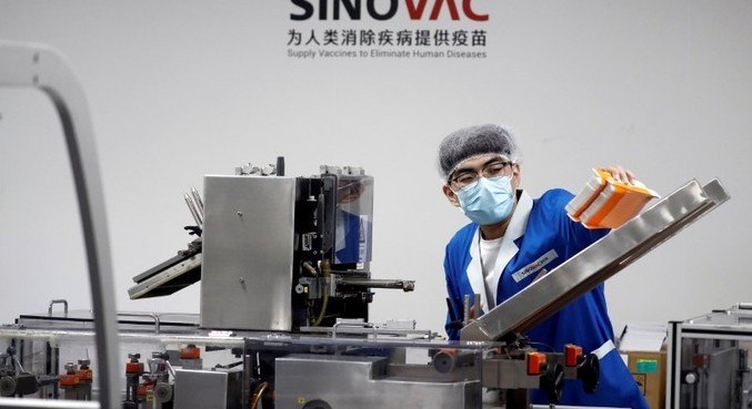 Na China, a vacina CoronaVac já passou por alterações para neutralizar a Ômicron
