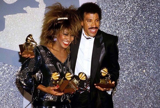 Ao longo da carreira, foram oito prêmios Grammy e mais de 100 milhões de discos vendidos.
