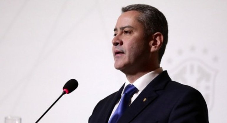 Ao mesmo tempo, uma crise interna que veio à tona em abril afetou os bastidores da CBF. Acusado de praticar assédio moral e sexual a uma funcionária, ele inicialmente foi afastado da presidência por 30 dias. Após novas denúncias, Caboclo recebeu novas suspensões (de mais 60 dias). A mais recente, em novembro, foi de 20 meses, que fariam com que ele só pudesse retornar ao mandato em abril de 2023.
