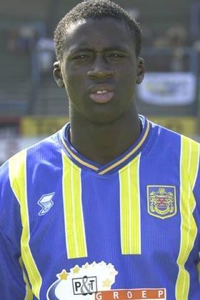 Aos completar 18 anos de idade, Yaya Touré foi levado por Jean-Marc Guillou, ex-jogador francês, para o Bereven, da Bélgica. Por lá, Touré começou a dar o seus primeiros passos como profissional. Entre 2001 e 2003, Yaya disputou 70 jogos e marcou 3 gols pelo clube belga.