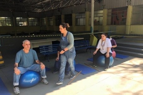 Participantes também realizam exercícios físicos