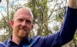 No entanto, o tamanho dos bichos é o que realmente tem chamado a atenção de McKenzie. Em outra postagem, sobre a captura de uma píton, ele declarou: 'As cobras estão cada vez maiores'Veja também: Dono faz buracos em cerca para cães fofoqueiros observarem a rua