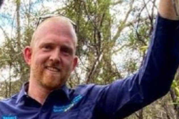 No entanto, o tamanho dos bichos é o que realmente tem chamado a atenção de McKenzie. Em outra postagem, sobre a captura de uma píton, ele declarou: 'As cobras estão cada vez maiores'Veja também: Dono faz buracos em cerca para cães fofoqueiros observarem a rua