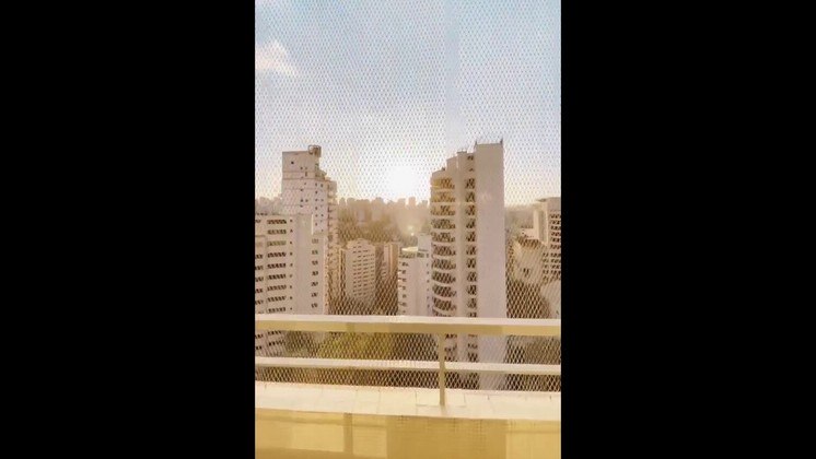 Apartamento de Jô Soares tem pé direito alto e vista para o Vale do Pacaembu