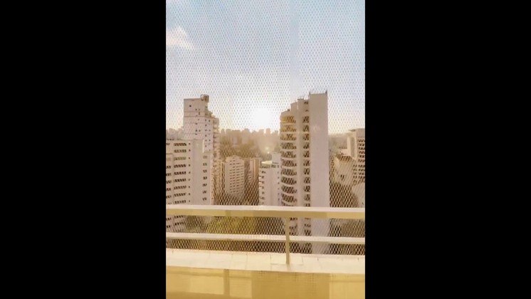 Apartamento de Jô Soares tem pé direito alto e vista para o Vale do Pacaembu