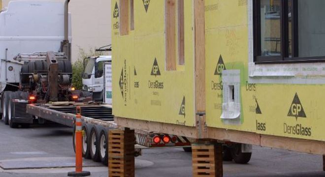 O transporte de cada modulo pode ser feito de caminhão e até de trem ou de barco