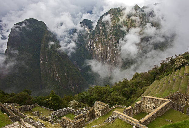 Apesar da colonização espanhola em 1531, a cidade de Machu Picchu não foi encontrada nesse período, sendo mantida no conhecimento apenas da população local. Ainda assim, grande parte da civilização inca que vivia em outros locais foi exterminada.