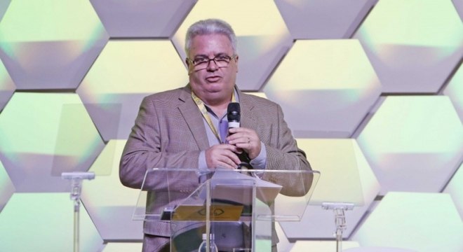 Apesar da grandeza da polêmica, profissionais da área se dividem em opiniões quanto a marcação da falta antes da conclusão do lance. Por outro lado, o coordenador do árbitro de vídeo (VAR) no Brasil, Sérgio Corrêa, que foi também o supervisor de arbitragem do confronto, afirmou que as imagens não poderiam ser analisadas por não se enquadrar nas situações específicas em que a tecnologia deve ser acionada.
- Foi um lance interpretativo. Não entro no mérito nem de acerto nem de erro. Por isso, não entra nos critérios de lance em que o VAR pode ser utilizado