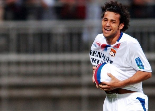 Apesar das boas atuações no Brasil, foi somente na França que o craque conseguiu levantar a primeira taça. Em 2005/06, sua primeira temporada na Europa, Fred foi Campeão da França com o Lyon. Naquela edição, o atacante marcou 14 gols em 31 jogos. 
