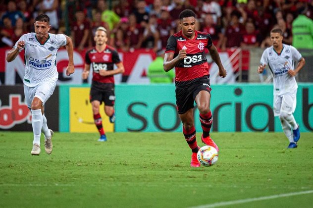 Apesar de não ser titular, Vitinho vem de boas temporadas, está jogando com Paulo Sousa e as conversas por sua renovação e permanência no Flamengo já estão em andamento.