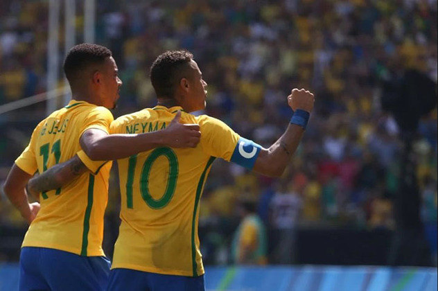 Apesar de não ter conquistado a Copa do Mundo, Neymar já fez história pela Seleção Brasileira, conquistando a Copa das Confederações de 2013 e as Olimpíadas de 2016. Esta última taça, aliás, era, até então, inédita para o Brasil.