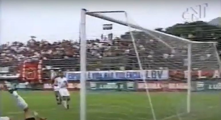 Apesar do sucesso inicial, o projeto não ganhou corpo a longo prazo e terminou em 1997. O último jogo profissional do Fla na Gávea aconteceu em 27 de abril de 1997, quando venceu por 3 a 0 o Americano (partida na imagem), pelo Campeonato Carioca daquele ano.