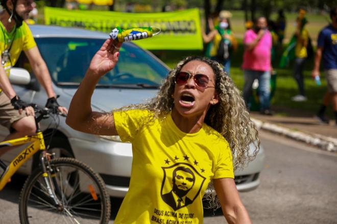 A carreata se concentrou no Museu Nacional às 10h e partiu em direção ao Congresso Nacional