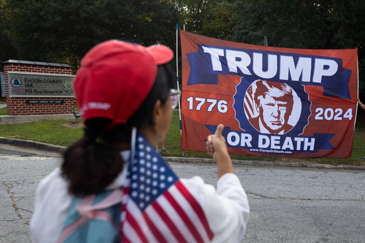 Trump choca ao dizer que tem mesmo peso e altura de Chris