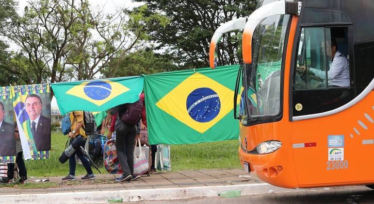 Ônibus com militantes não podem entrar no DF até 31/1; veja outras mudanças - Notícias - R7 Brasília