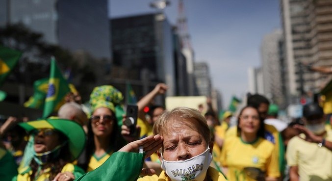 Manifestantes contra o atual governo marcaram atos em todo o país