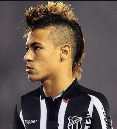 Apoio na web: Neymar de moicano vestindo a camisa do Ceará