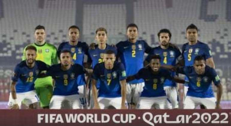 Após a vitória por 2 a 0 sobre o Paraguai, pelas Eliminatórias, os atletas do Brasil divulgaram um manifesto. Além de garantirem a presença da Seleção na Copa América, os atletas negaram irritação de teor político e voltaram-se para críticas em relação à condução para a realização do torneio. Inicialmente, a Copa América aconteceria na Colômbia (que deixou de sediar devido à crise política) e a Argentina (que desistiu por causa da escalada da Covid-19).