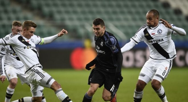 Após Kovacic se recusar a treinar porque o clube merengue não quis ouvir propostas de transferência, o Chelsea começou a cogitar a possibilidade de conseguir um empréstimo do 