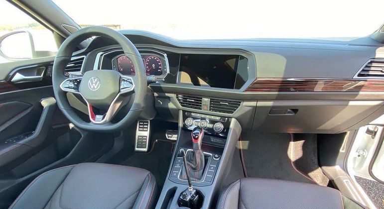 Interior tem novo volante, revestimento soft touch e novos acabamentos