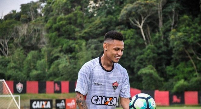 Após se destacar no cenário nacional com a camisa do Botafogo em 2015, Neilton não teve atuações de destaque no São Paulo, mas voltou a encontrar o bom futebol no Vitória e se