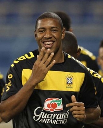Após se destacar pelo Corinthians, o meia Jucilei foi convocado pela primeira vez em julho de 2010, sendo vendido ao Anzhi-RUS em fevereiro de 2011. Atualmente defende o São Paulo.
