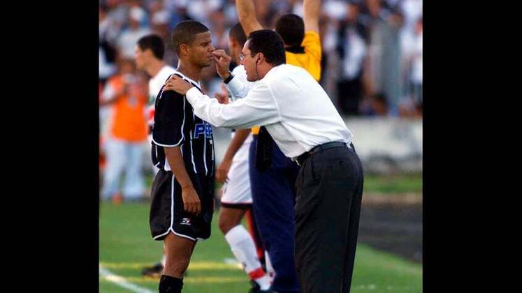 Após um período na Seleção Brasileira, em 1999 e 2000, o treinador retornou ao Corinthians em 2001.
