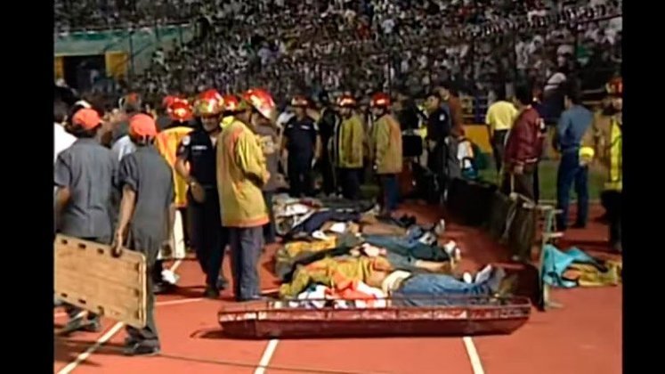 Após uma avalanche humana no interior do estádio em 1996, no jogo classificatório para a Copa entre Guatemala e Costa Rica, muitas pessoas foram esmagadas. O resultado foi a morte de 83 pessoas e centenas de feridos