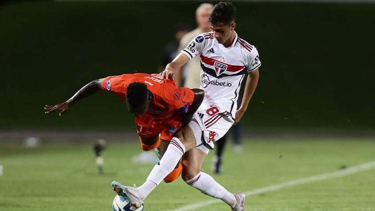 Após vencer o Puerto Cabello na última terça, o time de Dorival Júnior se assegurou como um dos melhores brasileiro no torneio já que acumula três vitórias e um empate, garantindo dez pontos e a liderança do grupo. O Tigre é o segundo colocado, com sete, enquanto o Tolima possui cinco e o time peruano nenhum. Caso vença o Tolima no dia 8 de junho, no Morumbi, o Tricolor garante vaga antecipada às oitavas da competição.