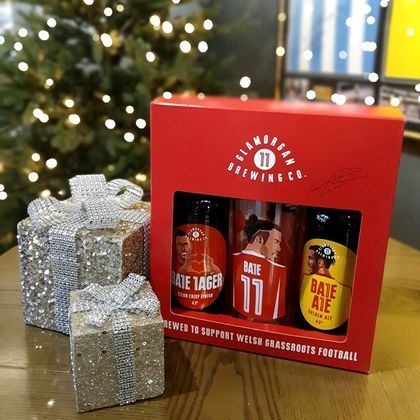 Bale é apaixonado por cervejas e, para unir o útil ao agradável, o craque ajudou a desenvolver três tipos da bebida. Elas foram criadas com base nas preferências de sabores do ex-jogador e os nomes são em homenagens a ele: Bale Pale, Bale Ale e Bale Larger