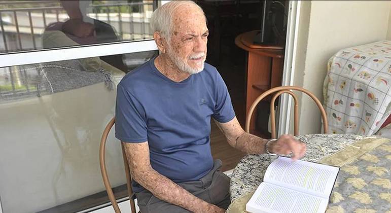 O aposentado Antonio Ferreira de Campos comemora 50 anos de transplante de rim bem-sucedido