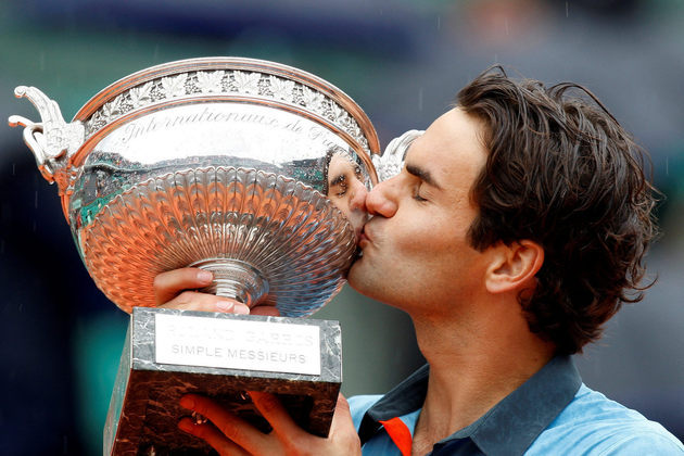 Em 2009, Federer faturou seu primeiro título em Roland Garros, em Paris, após vencer Robin Söderling. Com a vitória, o suíço se tornou um dos poucos tenistas a vencer os quatro Grand Slams