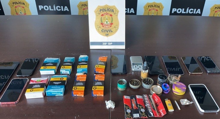 Operação cumpriu mandados de busca e apreensão e recolheu materiais nas casas dos criminosos