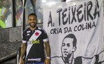 O jogador foi homenageado pela torcida presente em São Januário. O 'Cria da Colina' está de volta para liderar a reconstrução do clube.