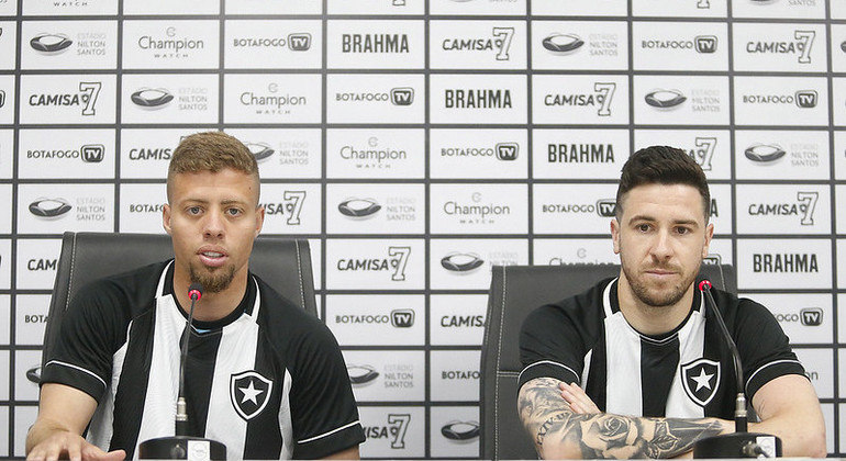 Lucas Fernandes e Gustavo Sauer foras os últimos jogadores apresentados pelo Botafogo