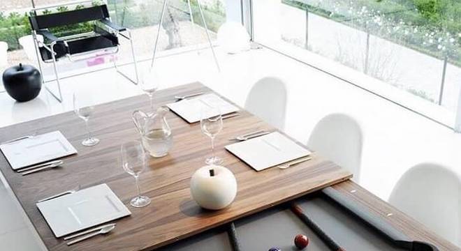 Aproveite a mesa retangular de jantar e transforme seu interior em uma mesa de sinuca