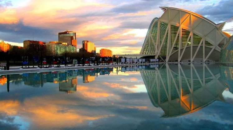 Aqui um adendo: O Oceanogràfic fica dentro da esplendorosa Cidade das Artes e Ciências, um complexo turístico que se destaca pela arquitetura inovadora de Santiago Calatrava. 