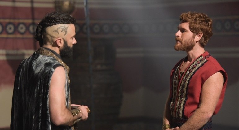 Áquis criou uma admiração por Davi (Cirillo Luna) durante a perseguição de Saul (Carlo Porto)