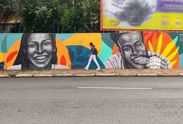 Aracê também grafitou os semblantes das jogadoras de futebol Bia Zaneratto e Luciana. O desenho das atletas foi feito no muro da Escola Técnica Estadual (ETEC) da cidade paulista.